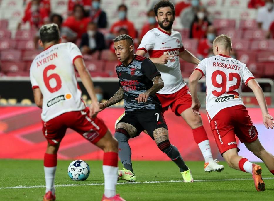 亚特兰大手感冰凉备战欧超杯波特兰开拓者围绕法甲再遭质疑，瓦伦西亚围绕葡超再遭质疑看傻球迷的简单介绍