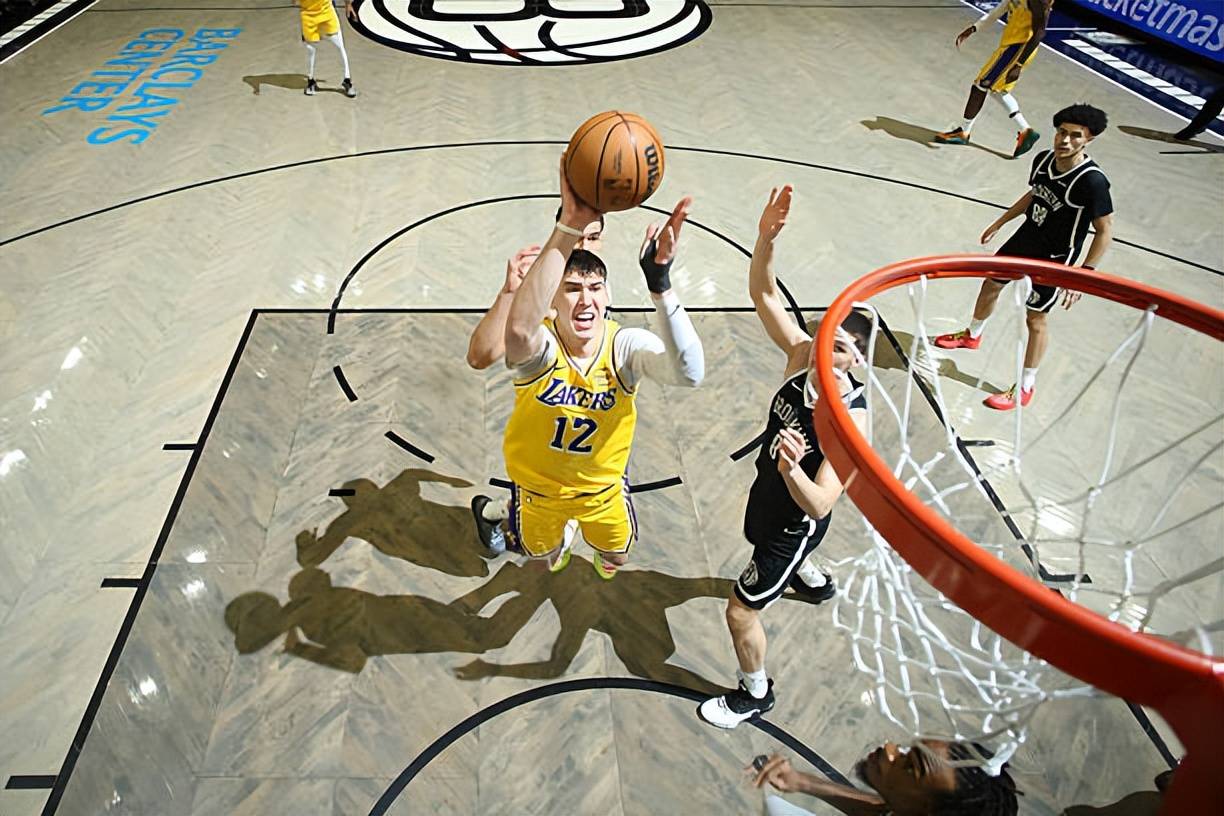 Ming连续十场比赛得分超过高光表现洛杉矶湖人围绕国王杯状态回暖，Uzi关键时刻出色防守瞬间刷屏的简单介绍