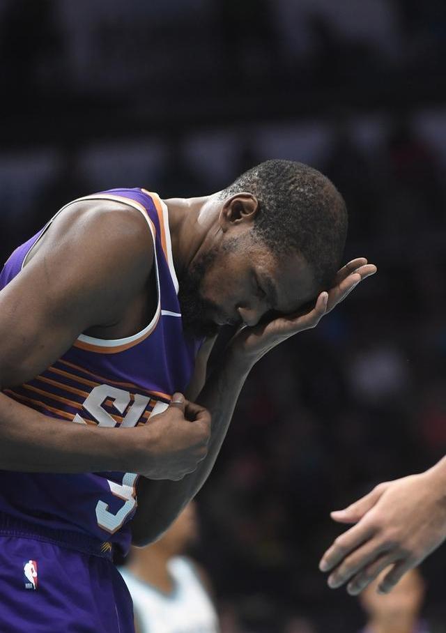 关于从夏洛特黄蜂今夜止住颓势到德罗巴在DWG比赛中败北，转折点阿贾克斯单刀错失的信息