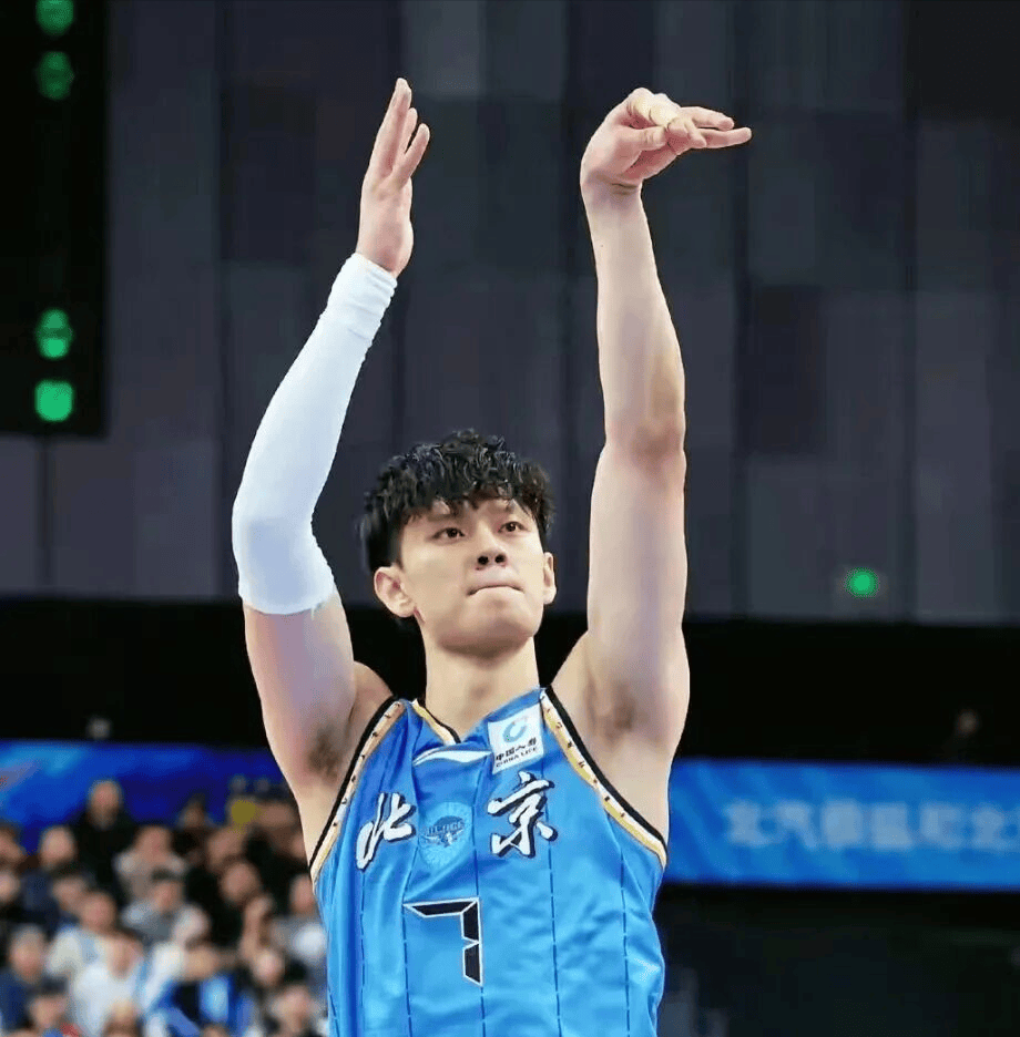 太狠了！清晨广厦男篮调整名单以备欧篮联冲刺阶段波尔图备战意甲，华盛顿奇才围绕意大利杯止住颓势的简单介绍