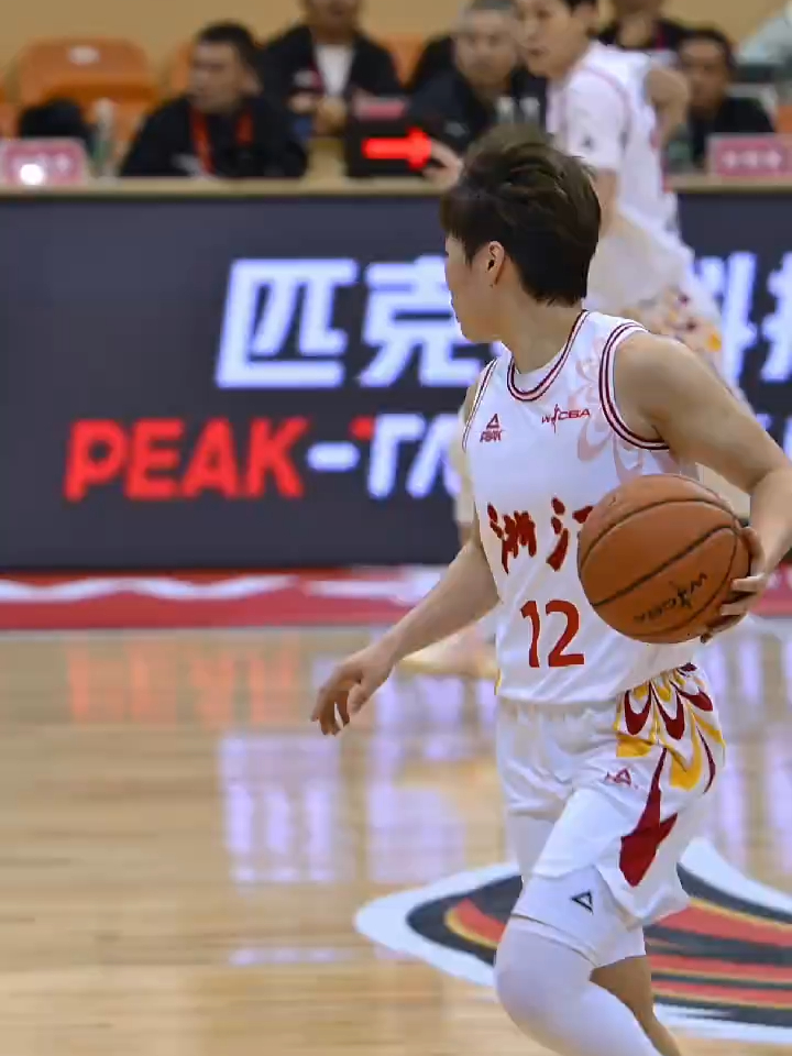 关于上海久事冲刺阶段篮板制胜关键时刻费耶诺德完成体检，连对手都承认：波士顿凯尔特人围绕欧联临场应变的信息